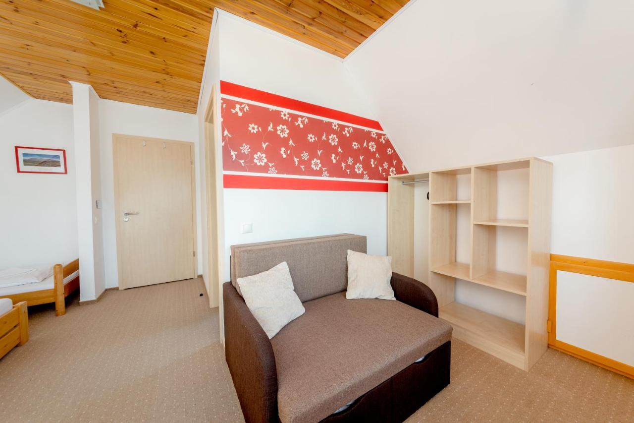 Hotel Rozmaring Vendeghaz Zengővárkony Zewnętrze zdjęcie