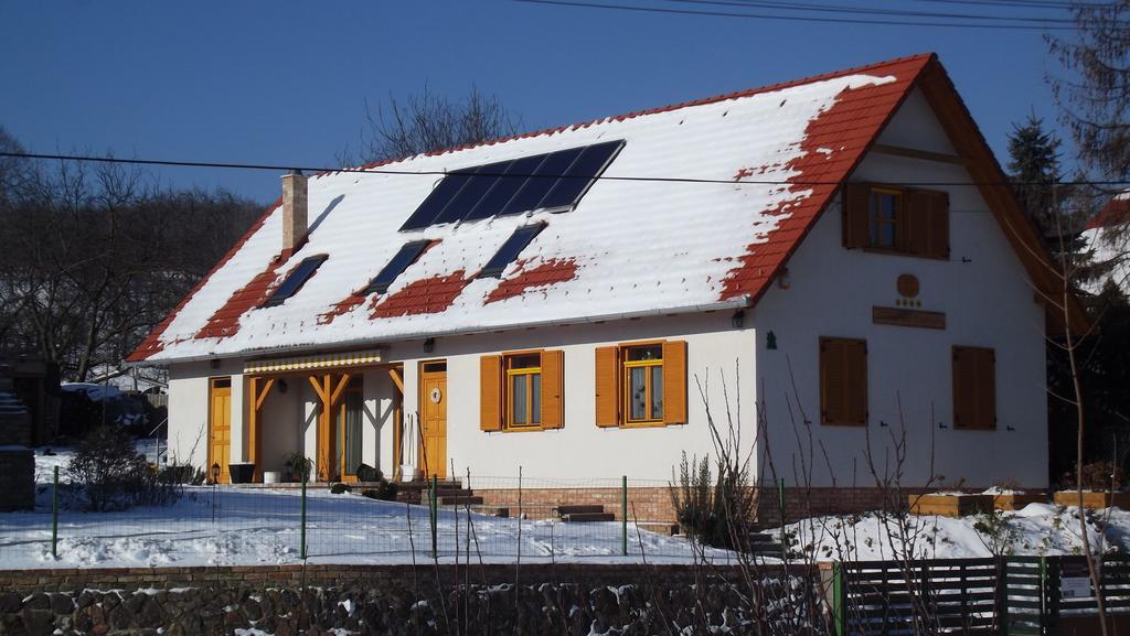 Hotel Rozmaring Vendeghaz Zengővárkony Zewnętrze zdjęcie