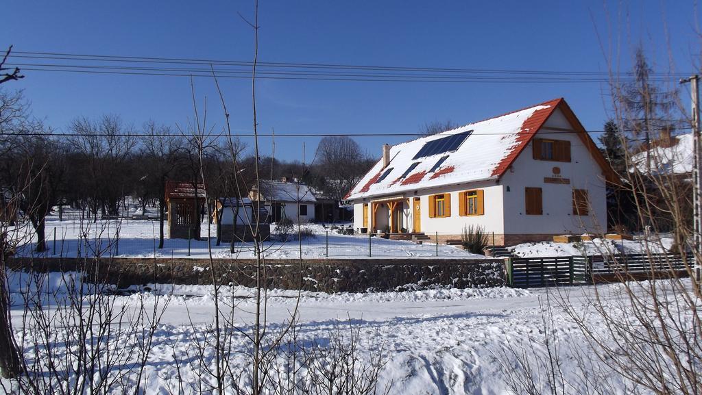 Hotel Rozmaring Vendeghaz Zengővárkony Zewnętrze zdjęcie