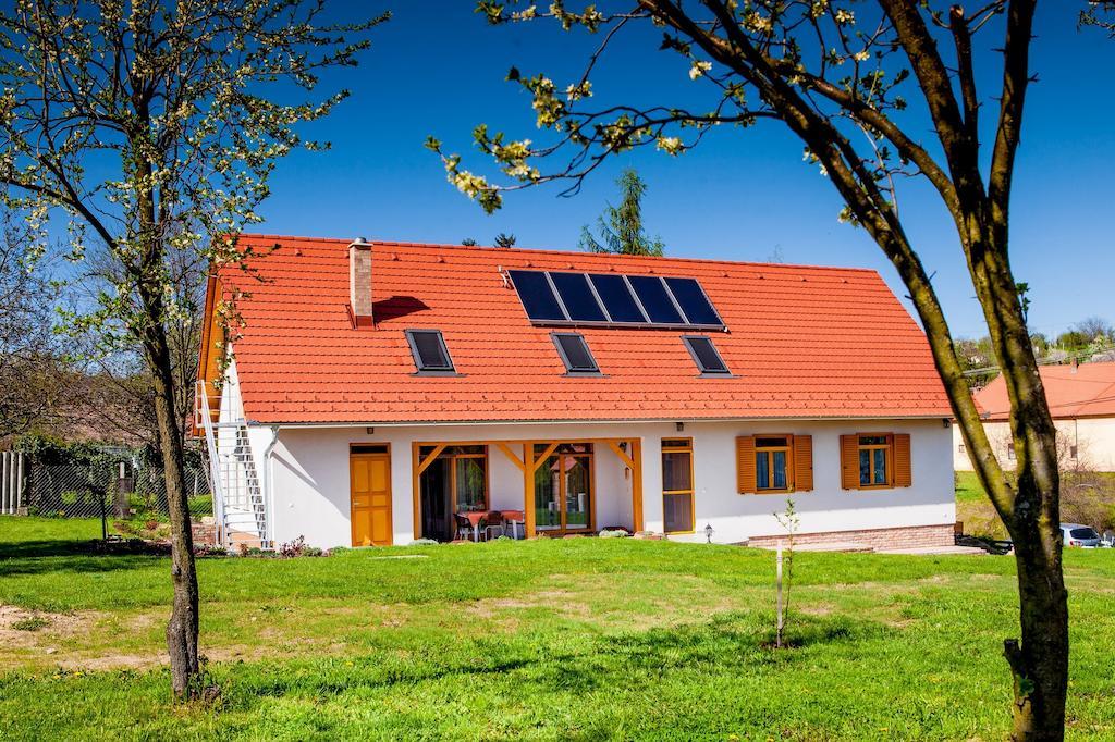 Hotel Rozmaring Vendeghaz Zengővárkony Zewnętrze zdjęcie