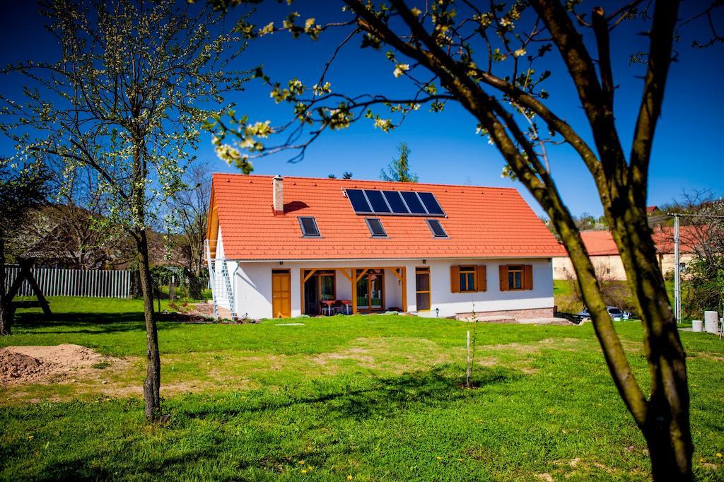 Hotel Rozmaring Vendeghaz Zengővárkony Zewnętrze zdjęcie