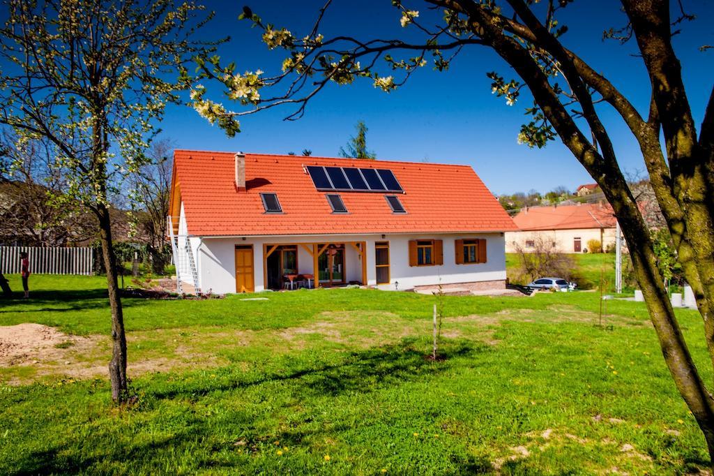 Hotel Rozmaring Vendeghaz Zengővárkony Zewnętrze zdjęcie