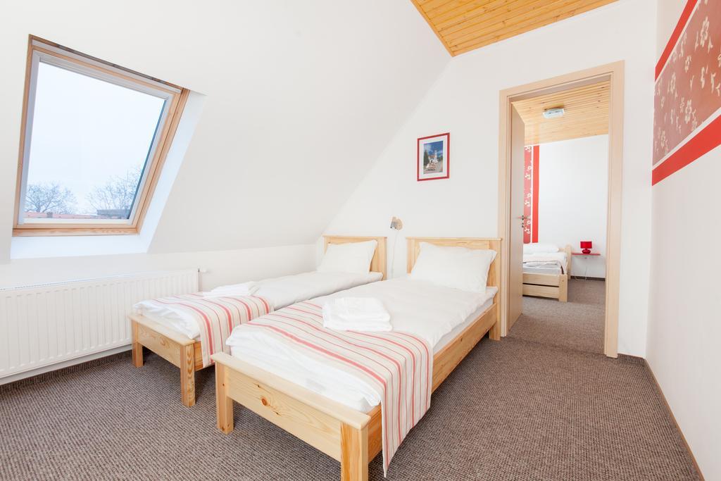 Hotel Rozmaring Vendeghaz Zengővárkony Pokój zdjęcie